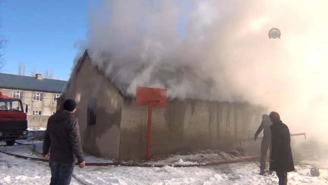 Kazan Dairesinde Çıkan Yangın Korkuttu