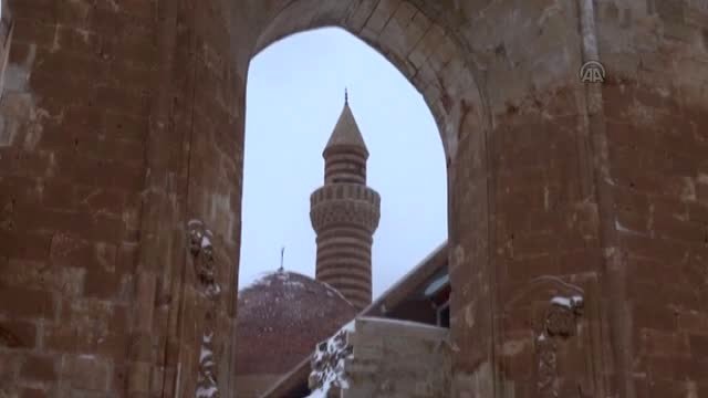 İshak Paşa Sarayı nda Kar Temizliği