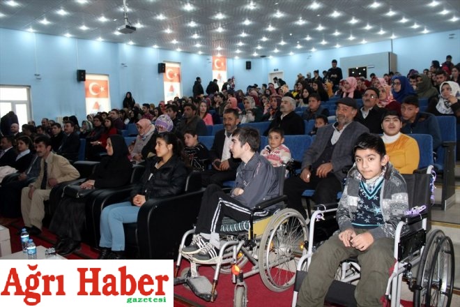 Ağrı İBrahim Çeçen Üniversitesi Engelli Çocuklara Tekerlekli Sandalye Yardımı
