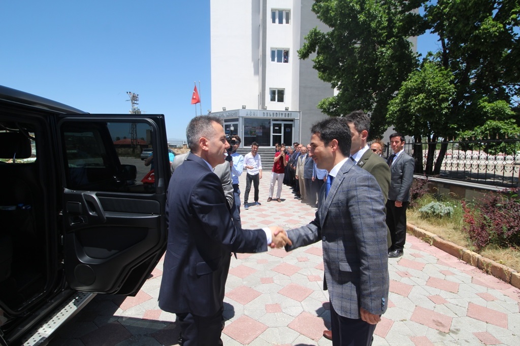 Vali Elban Kurum ziyaretlerine başladı
