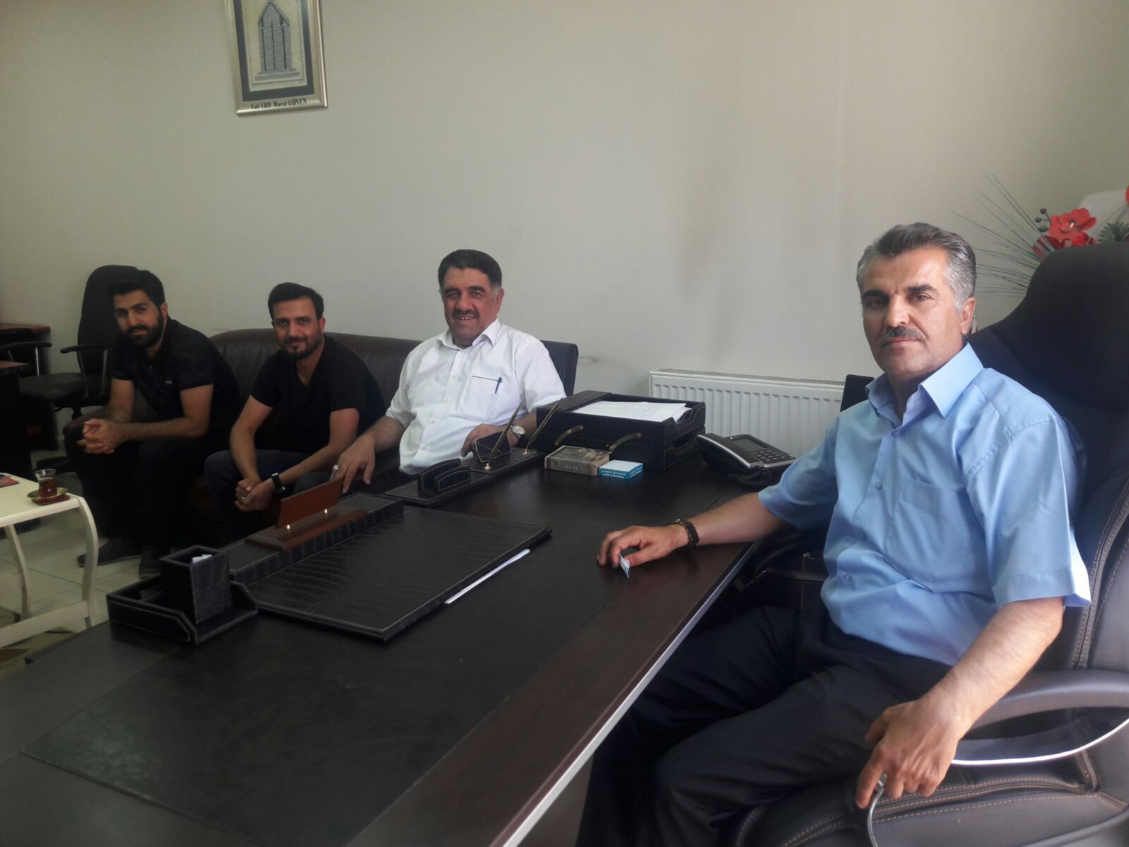 Ağrı Aras Edaş İl Müdürü Gök Muhtarlar Derneği Başkanı Mehmet Demir’e iadeyi ziyarette bulundu.