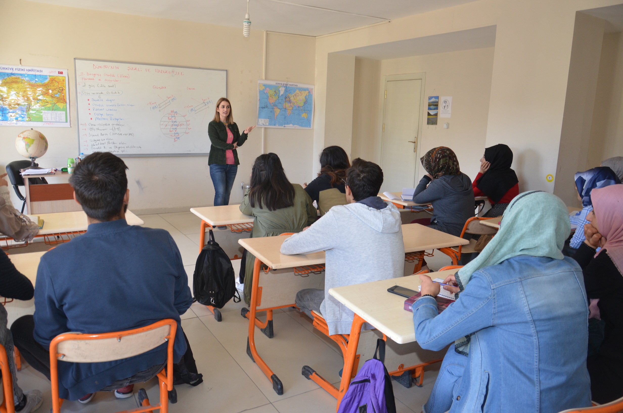 Öğrenciler Üniversiteye Ahmed-i Hani Kültür Merkezinde Hazırlanıyor
