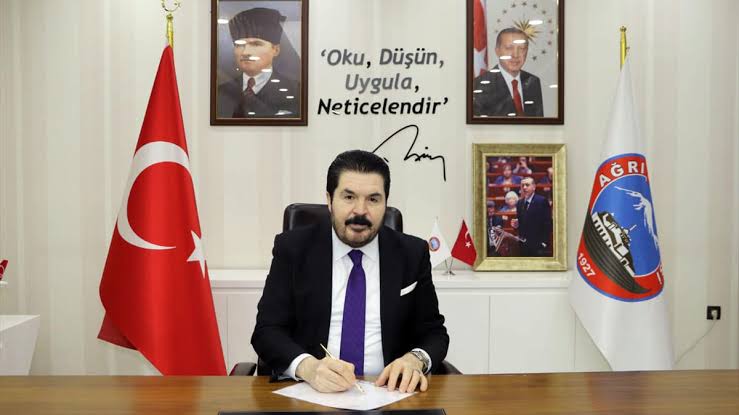 Ağrı Belediye Başkanı Savcı Sayan, 10 Kasım Atatürk’ü Anma Günü dolayısıyla bir mesaj yayınladı