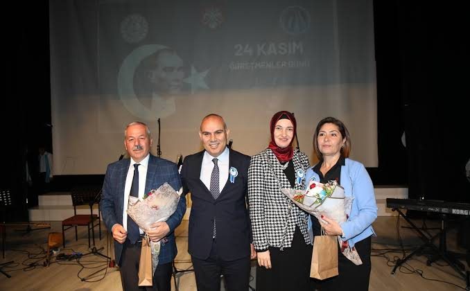 Ağrı Valisi Sayın Mustafa Koç, 24 Kasım Öğretmenler Günü dolayısıyla bir mesaj yayımladı