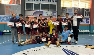 Hasan Kökrek Futsal Bölge Müsabakalarında Grup Birincisi Olan Patnos YİBO Oyuncularını Kutladı