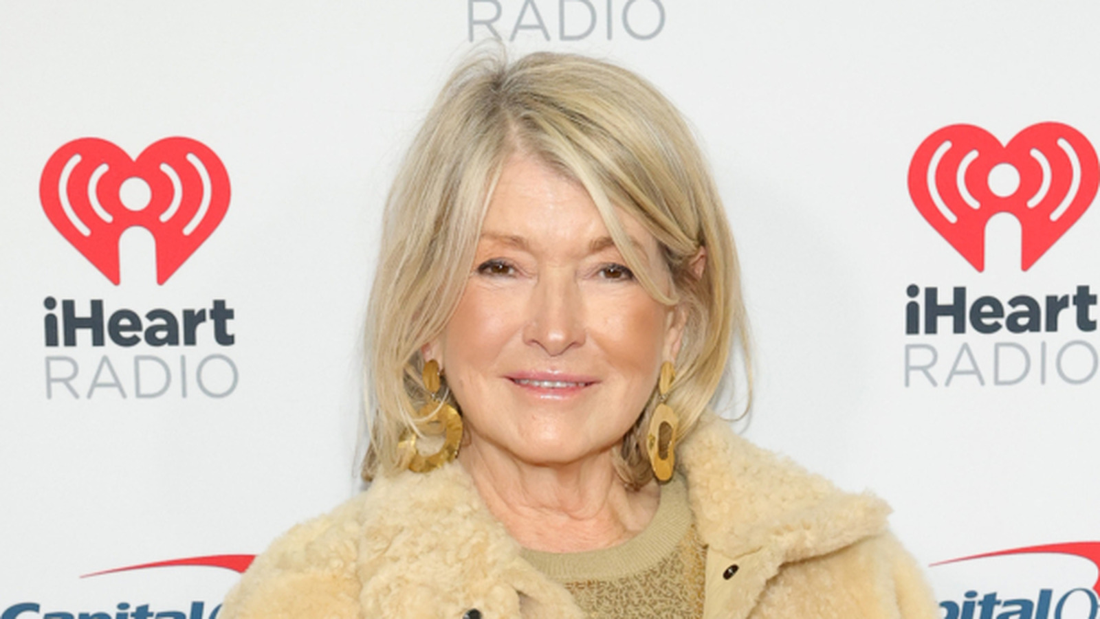Martha Stewart'ın Yabancı Otları Önlemek İçin Kullanılan Çuval Bezini İleri Dönüştürme Yöntemi