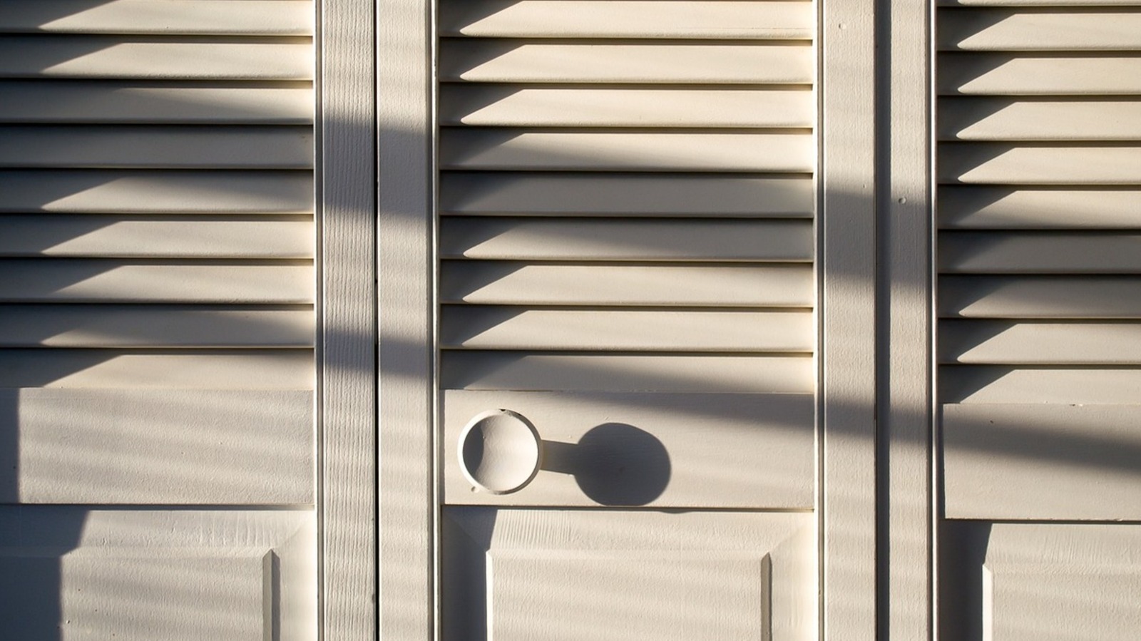 Geleneksel Görünümlü İki Katlı Kapılara Modern Kendin Yap Alternatifi