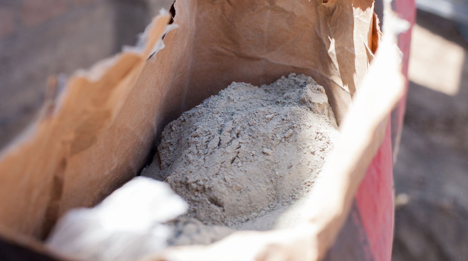 Daha Dayanıklı Hale Getirmek İçin Çakıl Yolunuza Beton Tozu Eklemeli misiniz?