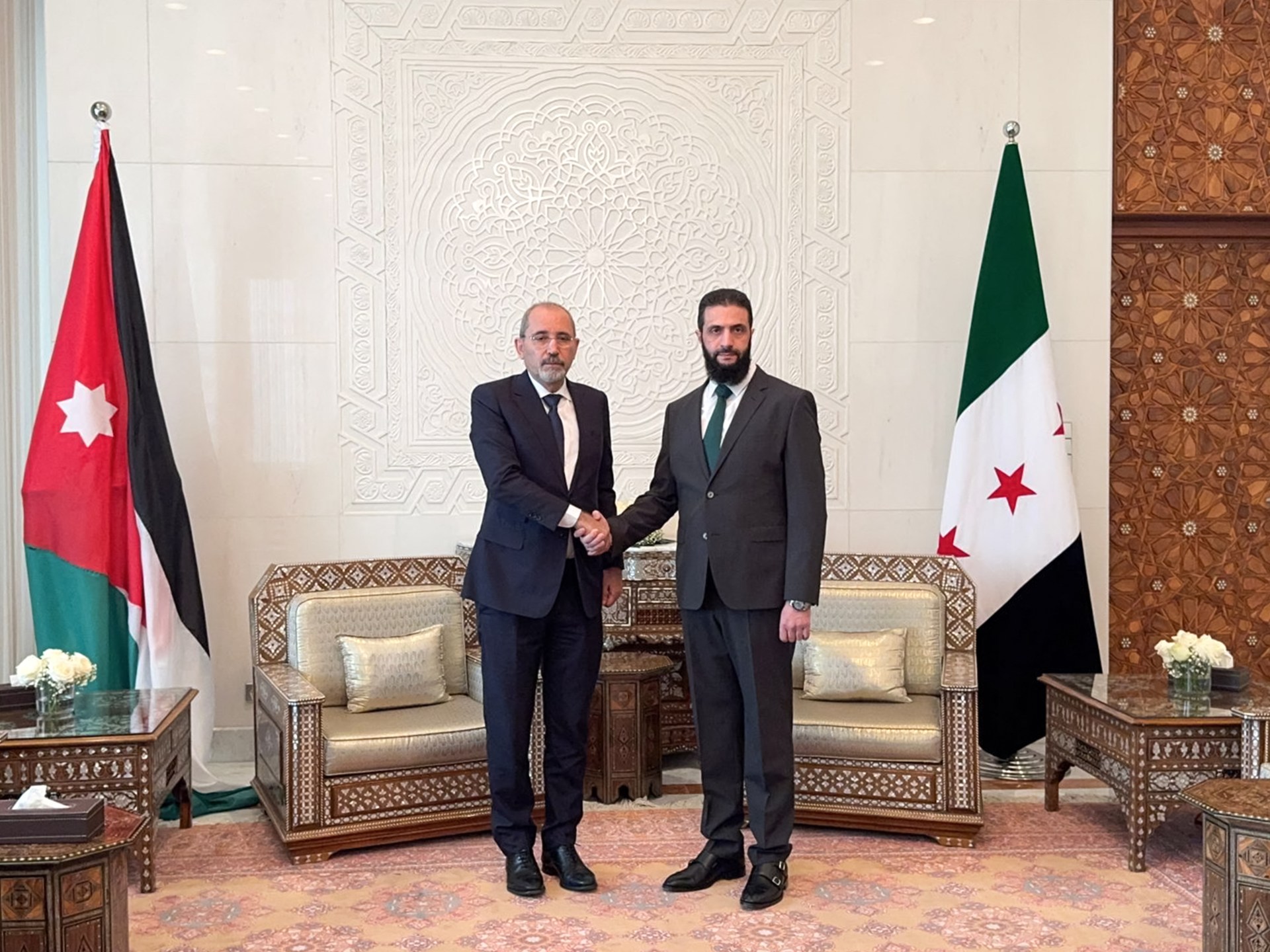 Jordan FM, Şaraa ile görüştükten sonra 'Suriyeli kardeşlerimizin yanında olun' dedi