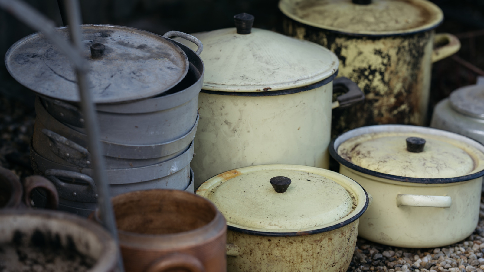 Vintage Tencere Setlerini Fırın Temizleyiciyle Temizlemeden Önce Bilmeniz Gerekenler