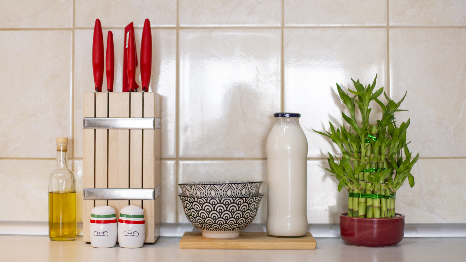 Büyüleyici Çiçek Mutfak Dekoru İçin Tasarruflu Bıçak Bloğunu Yeniden Kullanın