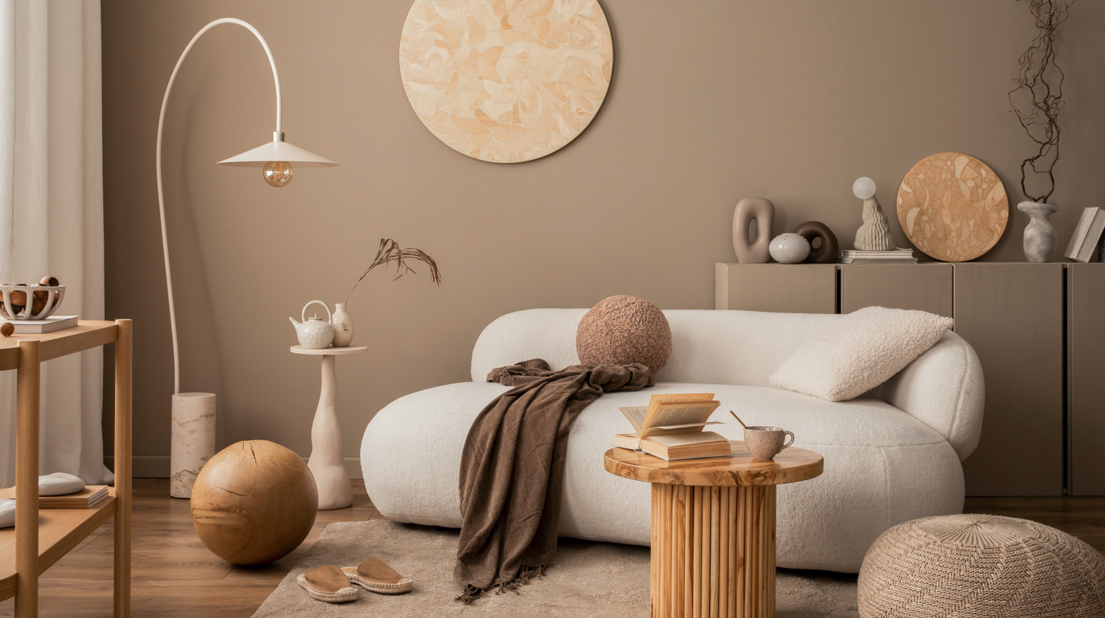 Rahat Bir 2025 İçin Benjamin Moore'un Yılın Sıcak Rengini Nasıl Kucaklayabilirsiniz?