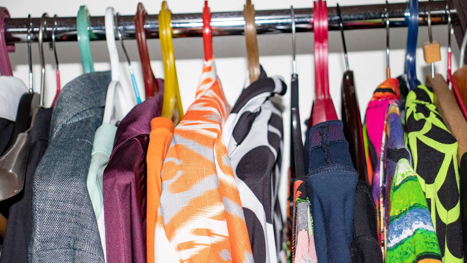 Dolabınızı basit bir Walmart Askı Takasıyla Düzenleyin