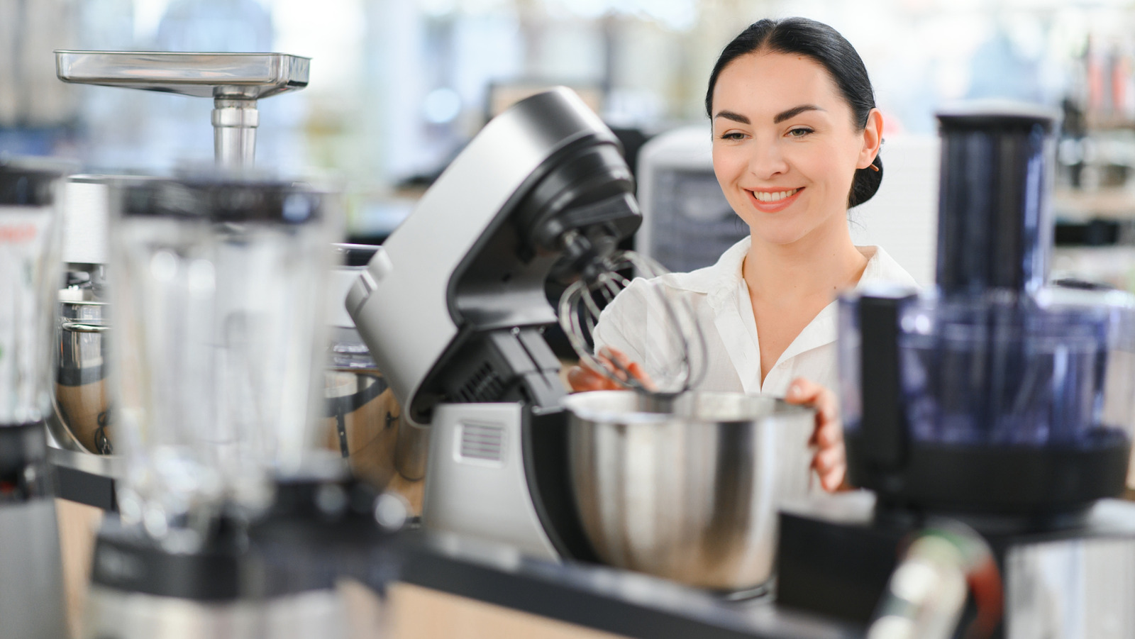 KitchenAid'in 2025 yılının rengi sevinç ve lezzetli yemeklere bir övgüdür