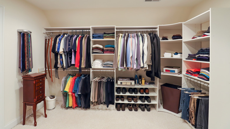 Büyük gömme dolap