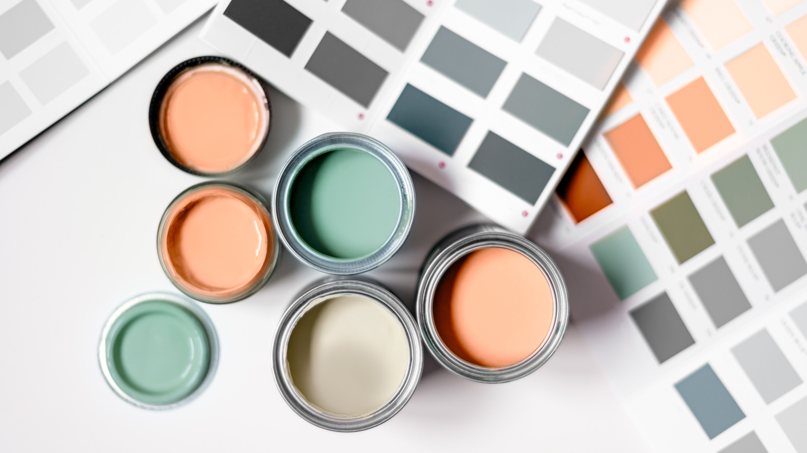 Düşük hafif bir odayı aydınlatmak için en iyi 9 boya renkleri