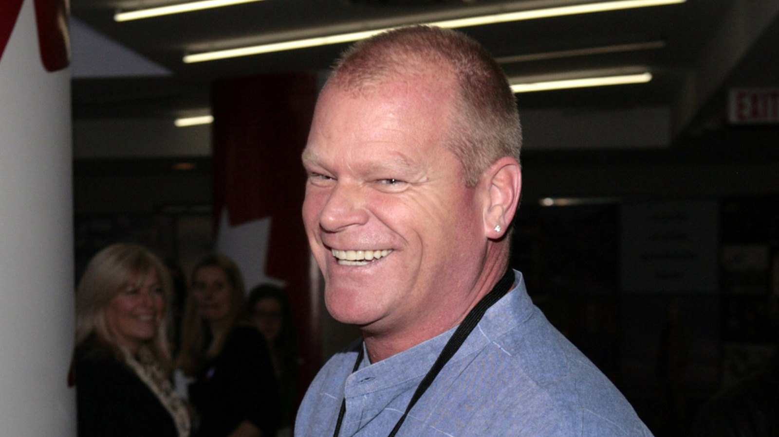 Mike Holmes'un daha uzun ömürlü bir ahşap güverte için alternatif çözümü