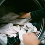 Asla çamaşırlara bir araya getirmemeniz gereken iki kıyafet türü