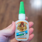 Bir basit çözelti ile ellerinizden ve parmaklarınızdan goril tutkalını yasaklayın