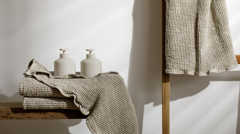 Farklı yükseltilmiş doku ile Waffle örgü havluları