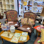 Yatak Odası Dekor Öğesi Tasarımcılara göre her zaman önce tasarruf mağazasını kontrol etmelisiniz