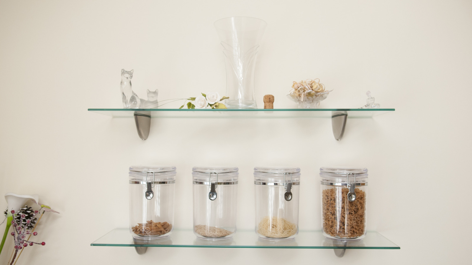 Eski cam raflarınızdan bıktınız mı? Yerine taklit odun haline getirin