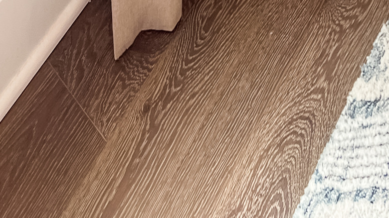 Perdelerin alt kısmı perdenin kendisinde desenle eşleşen