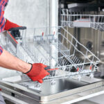 İşlevsel kabine depolama için kullanarak eski bir bulaşık makinesine yeni bir hayat verin