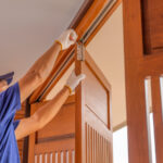 Dolabınız için trendin ve kendi bifold ahır kapılarınızı DIY