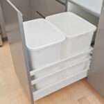 Bir banyo çöp kutusunu ek giriş yolu duvar deposuna dönüştürmek