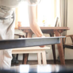 Tutulmuş bir fırın tavası sevimli ve fonksiyonel bir mutfak dekor parçasına dönüştürün