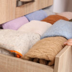 Akıllı hile Martha Stewart, giysiyeri çekmecelerde kıyafetleri saklarken yemin ediyor