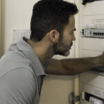 Devre kesicinizin açılmasına ve evde nasıl düzeltilmesinin ortak nedenleri