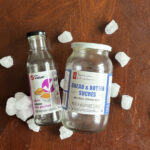 Sıkışmış kavanoz etiketlerini kaldırmak için iki buzlu hack'i denedik ve biri bizi soğukta bıraktı