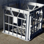 Benzersiz bir gizli depolama çözümü oluşturmak için eski bir süt sandıkını yeniden kullanın