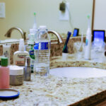 Kolay Dolar Ağacı DIY ile Dağınık Banyo Tezgahı için Depolama Oluştur