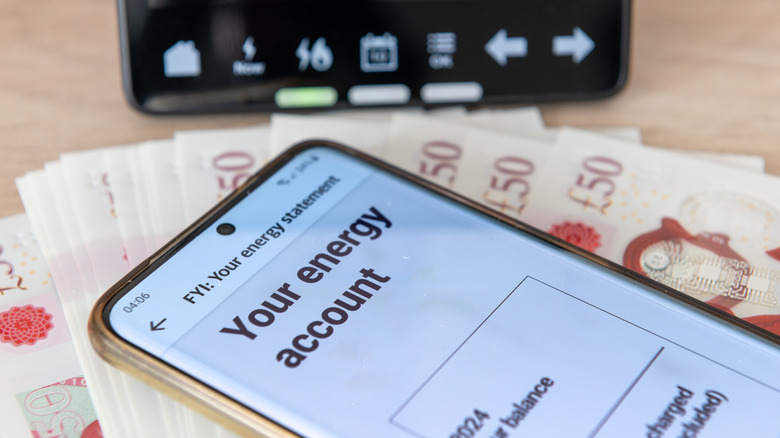 Telefon ekranında bir enerji hesabının görüntüsü.