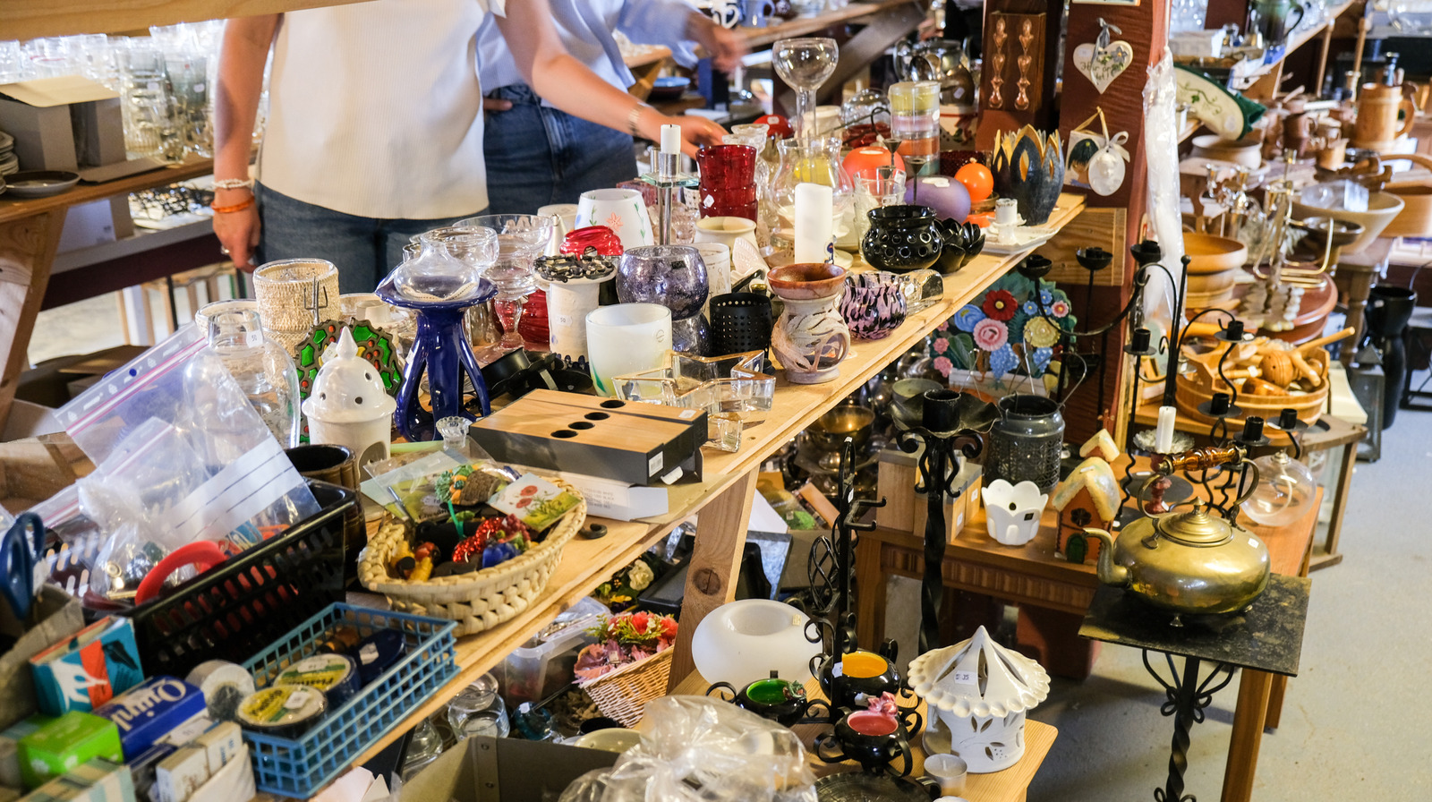 DIY Birkaç ucuz tasarruflu mağazadan eşsiz katmanlı bir organizatör