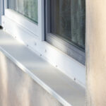 Pencere çerçevelerinin neden altta delikleri var? İşte onlar ne için