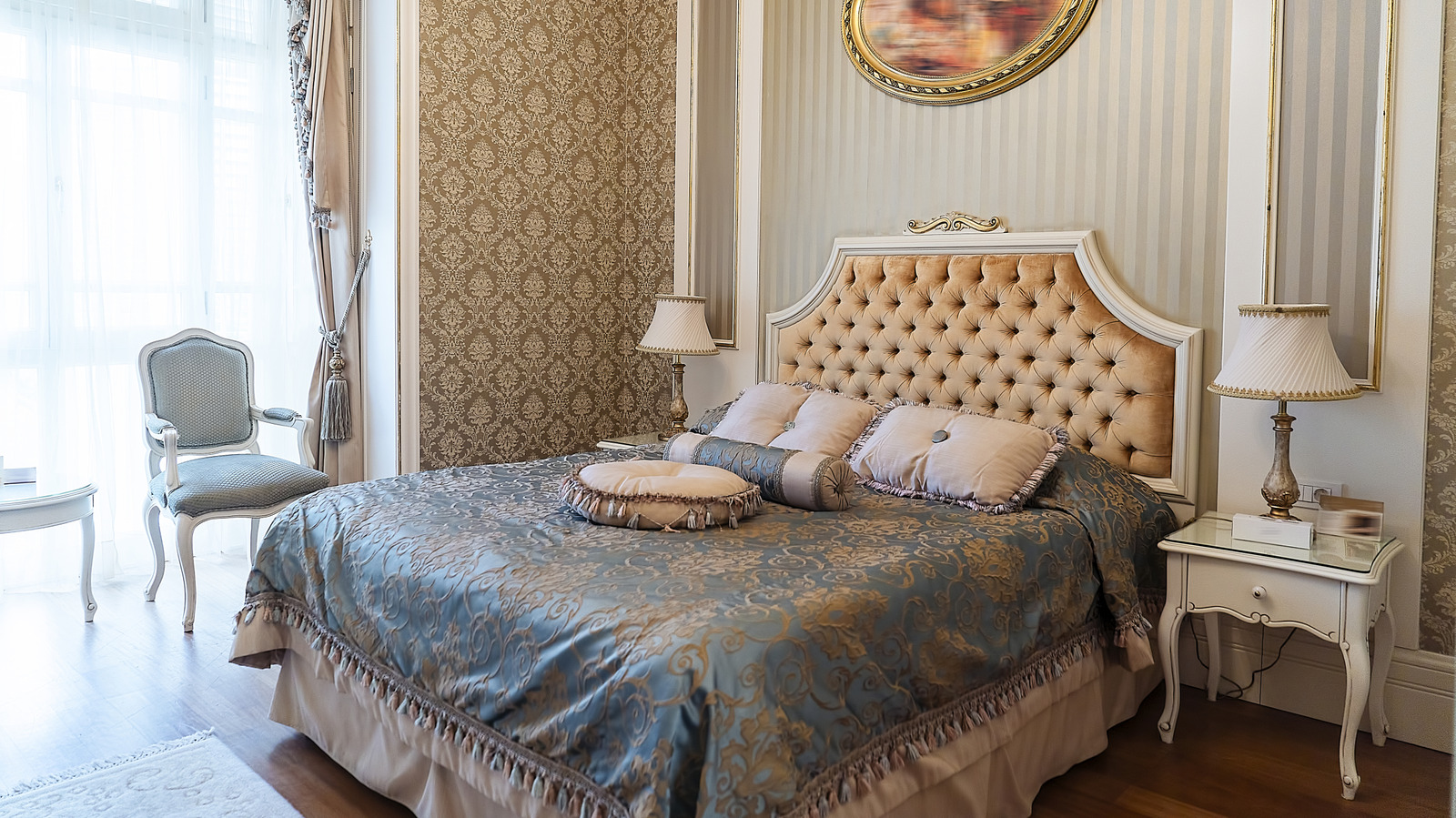 Yeni 'Castlecore' tasarım trendine girişiniz ve onu nasıl eve getireceğiniz