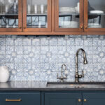 Mutfak Backsplash Beklenmedik Döşeme Malzemeleri kullanan alternatif görünümler