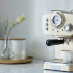 Küçük mutfak aletlerinin görünümünü dönüştürmek için en iyi boya türü