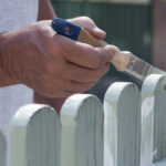 Bir çit bir evle aynı rengi boyamalı mı? İşte ne düşünmelisin