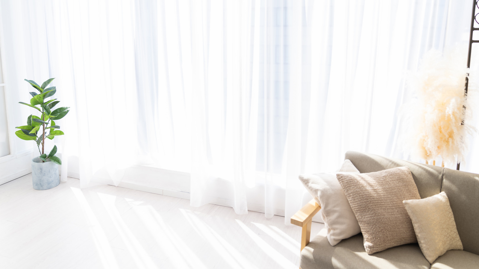 DIY Bu yaz daha düşük faturalar için bir ısı engelleme perdesi