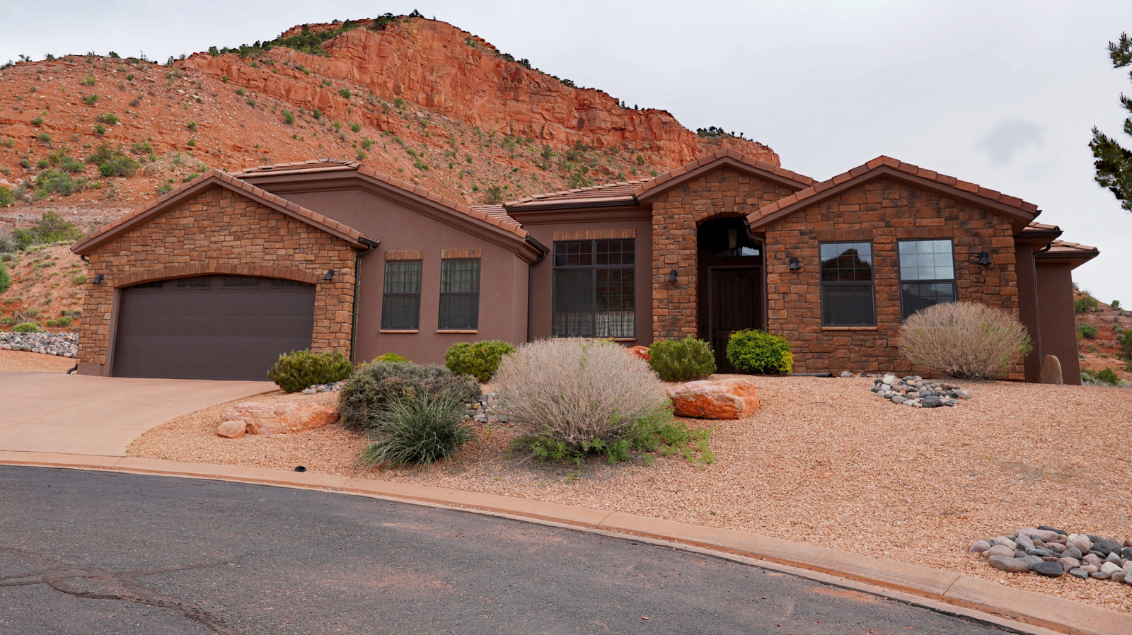 Ön çimlerinizi xeriscaping etmeden önce dikkate alınması gereken dezavantajlar