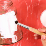 Mantar dekor çılgınlığını benzersiz bir DIY kavanoz mum tutucusu ile kucaklayın