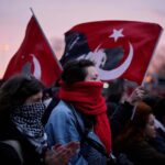 İstanbul Belediye Başkanı gözaltına alındıktan sonra Turkiye'de ikinci protesto gecesi