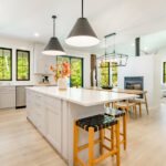 Evinize çiftlik evi yetenekleri ekleyen sürgülü pencere tedavisi