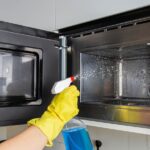 Mikrodalganızın gözden kaçan kısmı temizlemeyi ve sürdürmeyi unutuyorsunuz