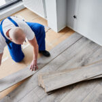 Laminat zemininizi düz bırakmanıza yardımcı olacak basit kurulum ipucu